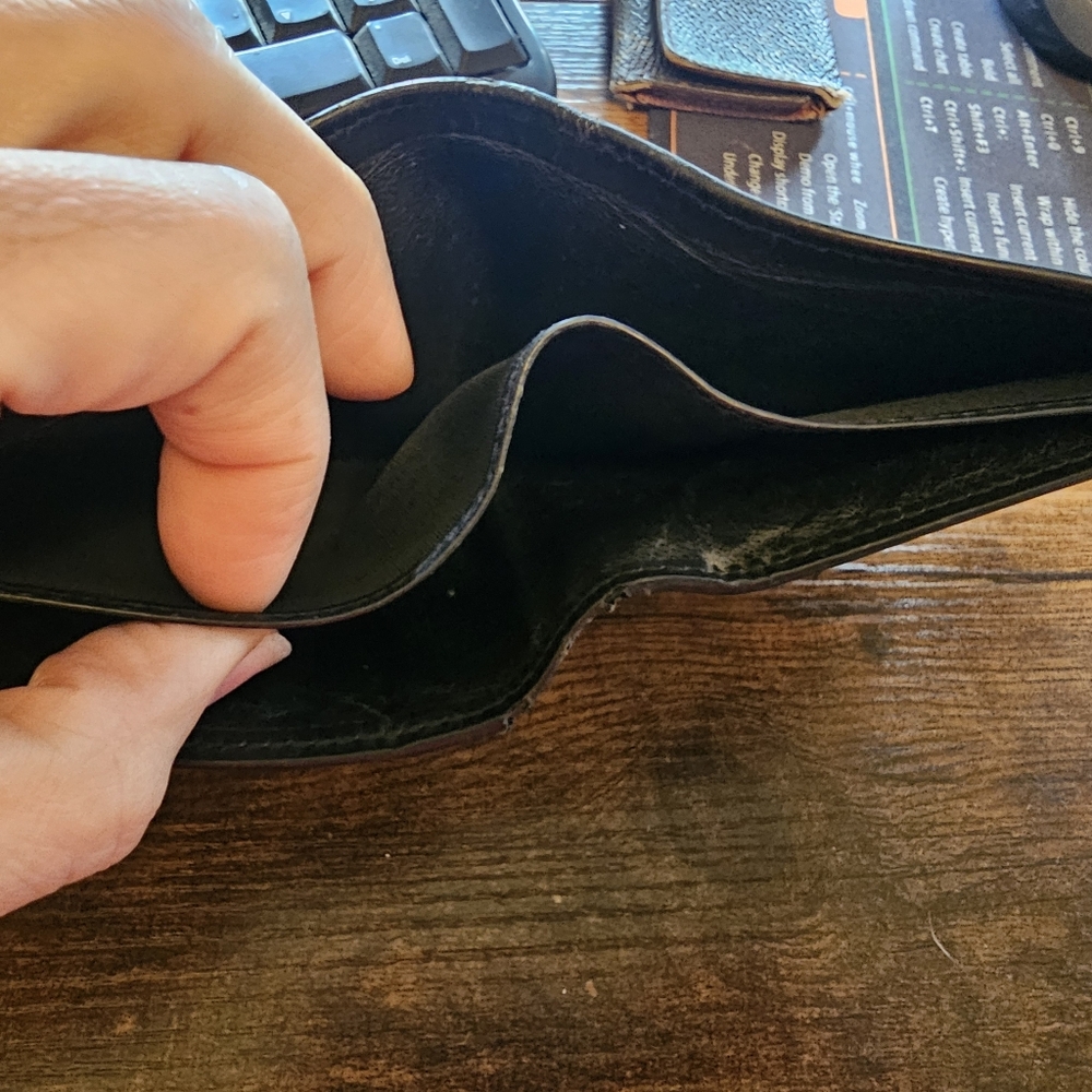 Gucci Wallet - Picture 7 of 12
